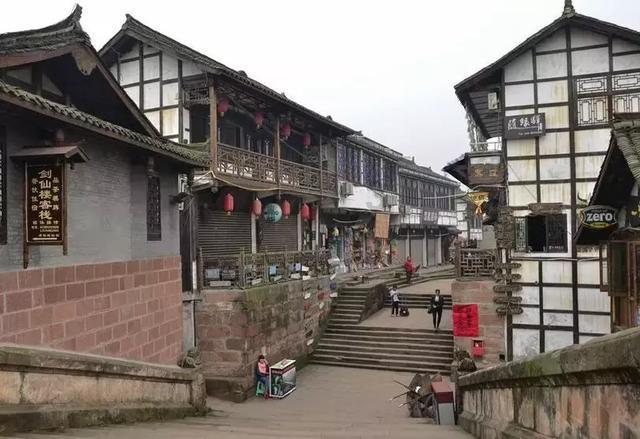 原地掉头实用价值研判，易四方泊车何以体现仰望智能化硬核实力？